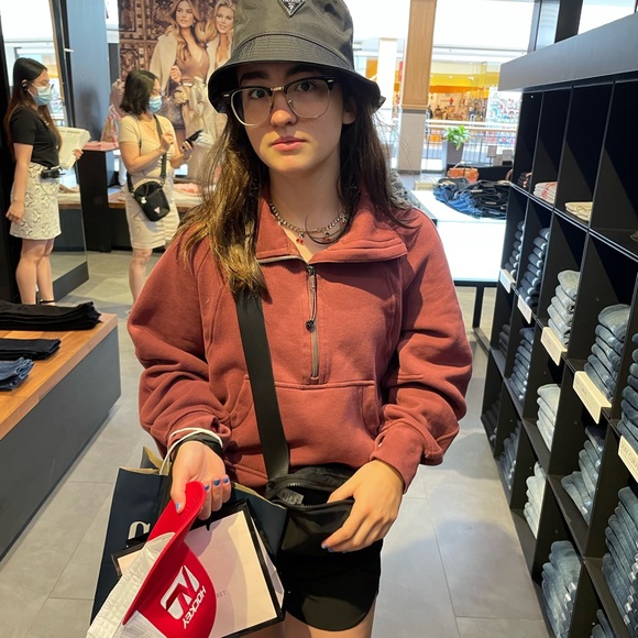 Meet your Posher, Ashlee - Picture 2 of 2